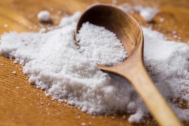 Поваренная соль на даче – необычные способы применения