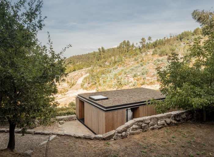 Впечатляющий маленький домик, в котором минимализм служит природе