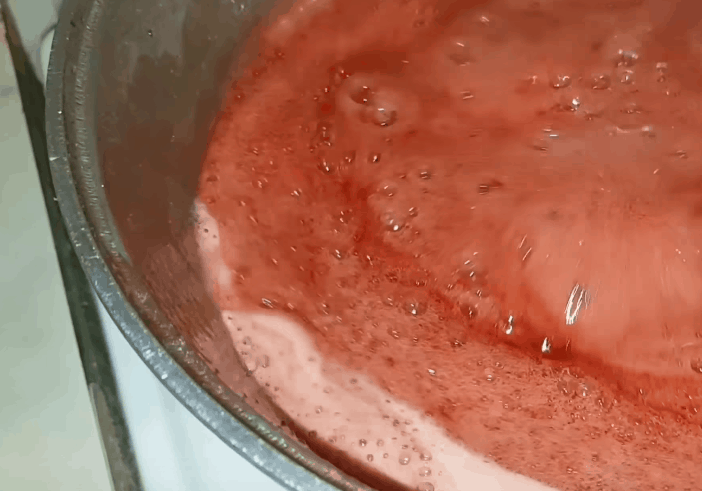 Вот как сварить клубничное варенье, не ставя ягоды на плиту!