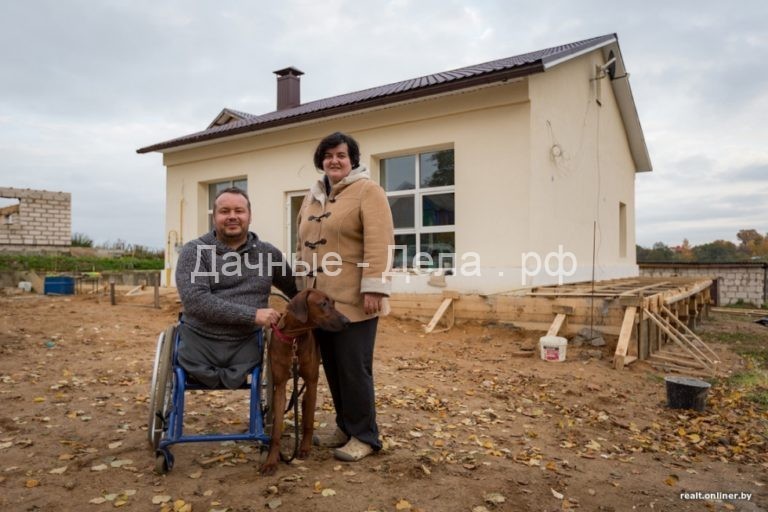 Мужчина в инвалидной коляске перестроил заброшенный магазин в уютный дом