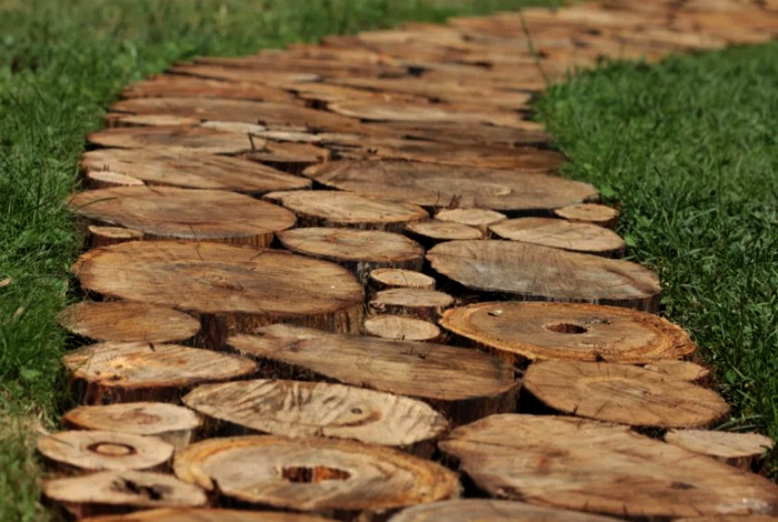 16 практичных и оригинальных способов использования древесины на даче