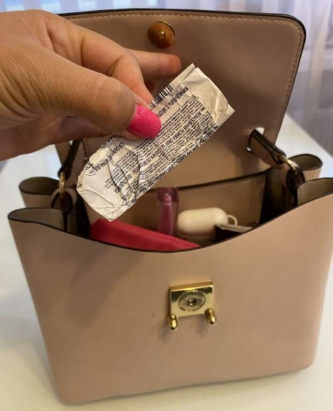 16 предметов в женской сумочке, которые превращают её в мусорное ведро