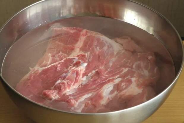 Как избавить свинину от неприятного запаха