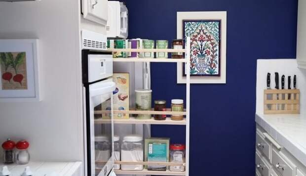 Для любителей использовать каждый сантиметр пространства: что делать с пролётом между шкафом и холодильником?