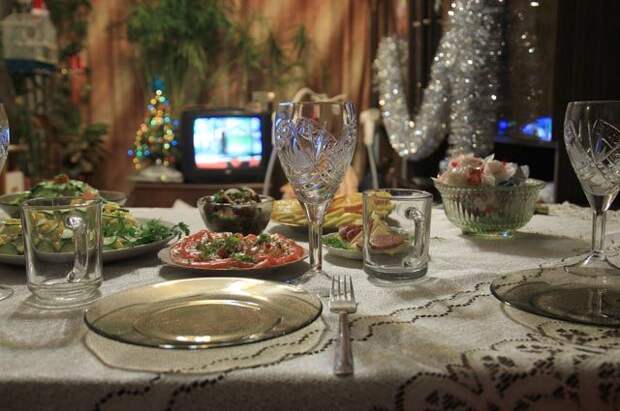 Под бой курантов. Как сделать новогодний стол праздничным и здоровым