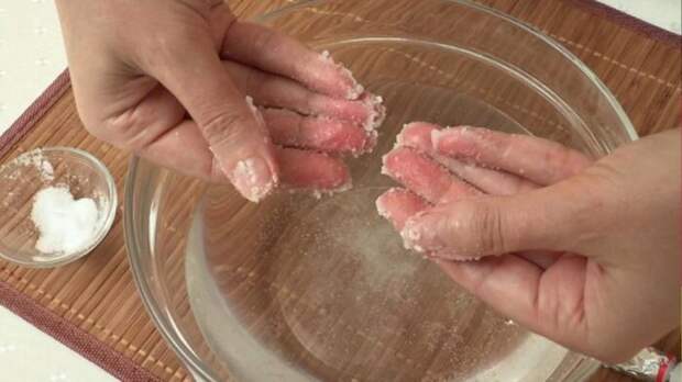 3 проверенных способа быстро избавиться от суперклея на пальцах