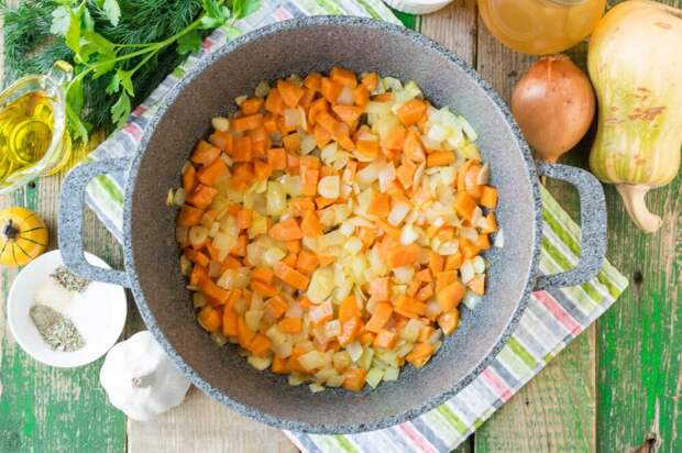 Морковный суп из тыквы с куриными фрикадельками