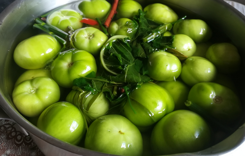 Как засолить зелёные помидоры на зиму, чтобы были хрустящими
